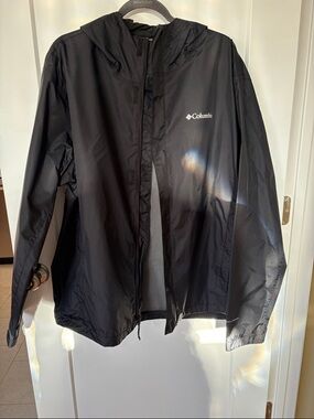 Men’s Columbia Black Hooded Windbreaker Jacket